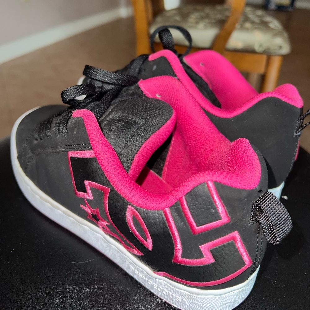 DC skate shoes women size 7.5 black hot pink and white